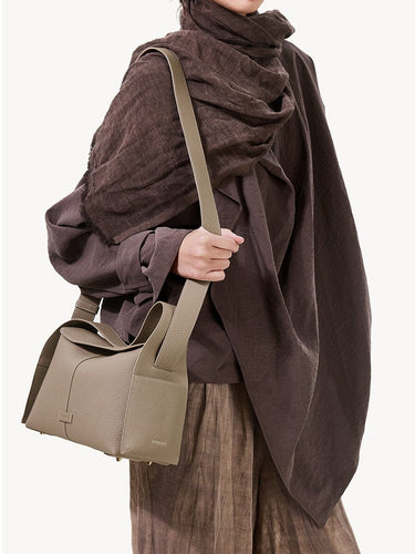Cobble Drippy Roof Bag: textured leather shoulder bag with structured design for urban chic.