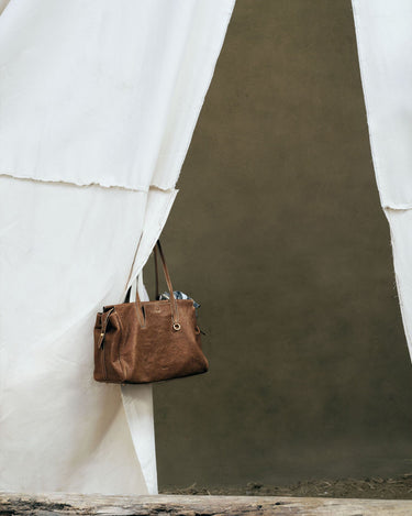 Medium Yore Duffle Bag in Sandal color, made from vegetable-tanned leather, perfect for travel and everyday use.